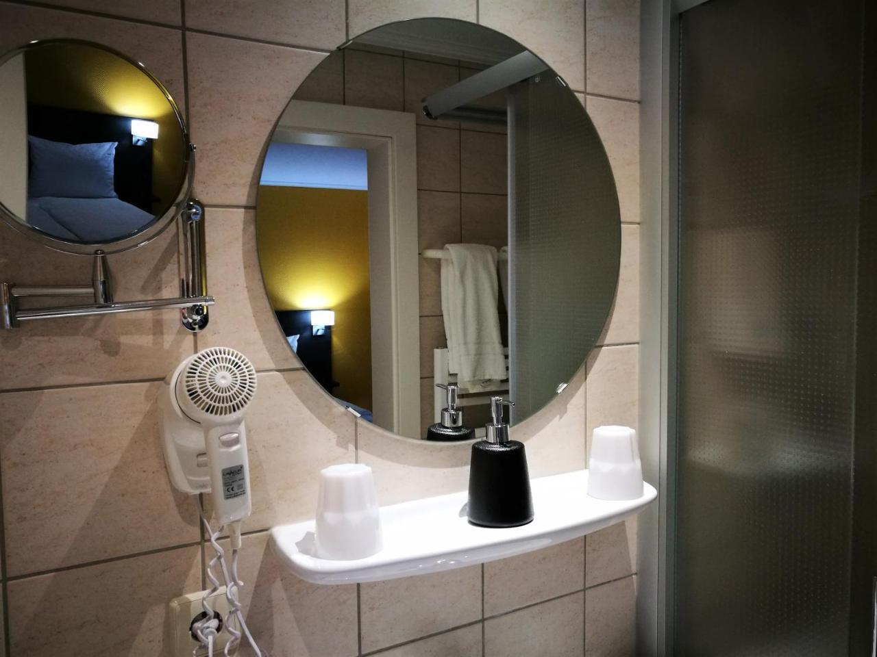 Bivius Hotel Restaurant Luxembourg Strassen Kültér fotó